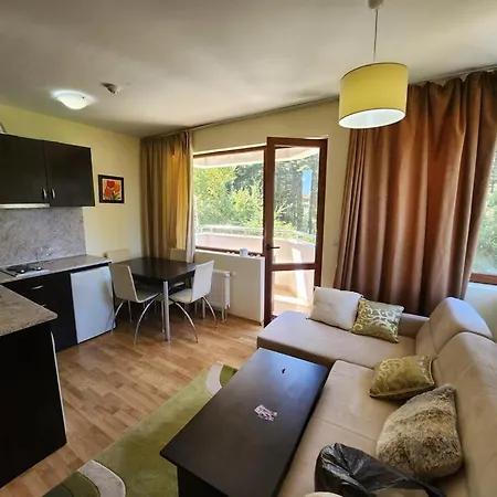 Daire Pine Tree Easy Access - Next 100m To Slope And Forest View *