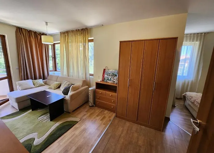 Pine Tree Easy Access - Next 100m To Slope And Forest View 公寓 班斯科